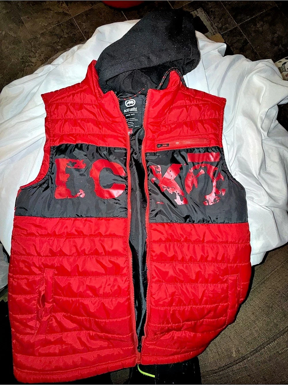 Ecko Unltd. Men's Red & Black Puffer Vest Size Medium
